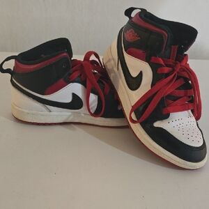 USED- Nike Kids Sneakers - Black, Red, White 1Youth